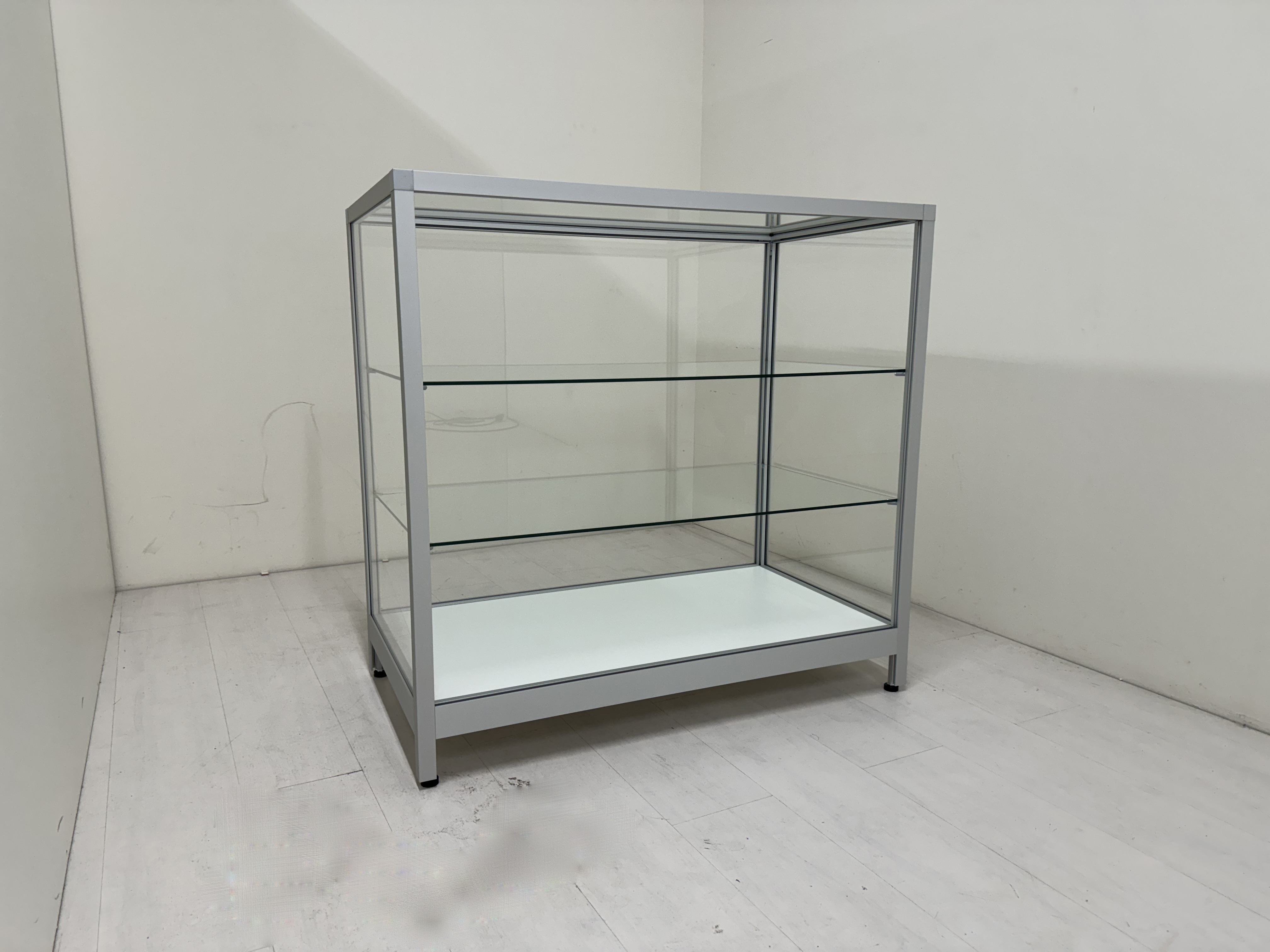 Toonbank-vitrine met 2 legplaten br 103 x d 56 x h 100cm